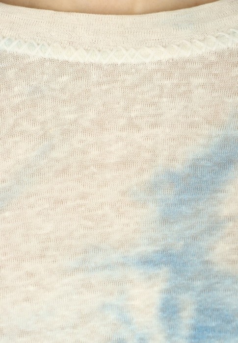 Товар голубого цвета с внутренней стороны