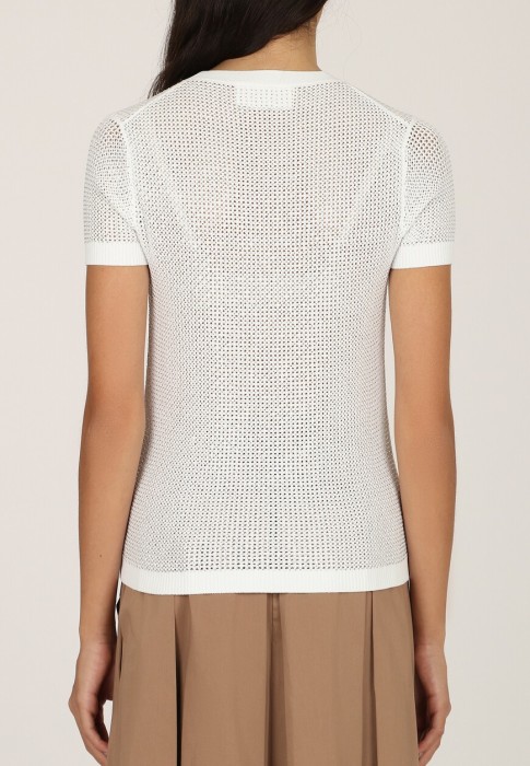 Товар белого цвета с внутренней стороны