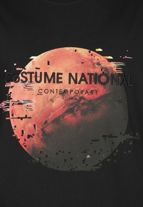 Товар черного цвета с внутренней стороны