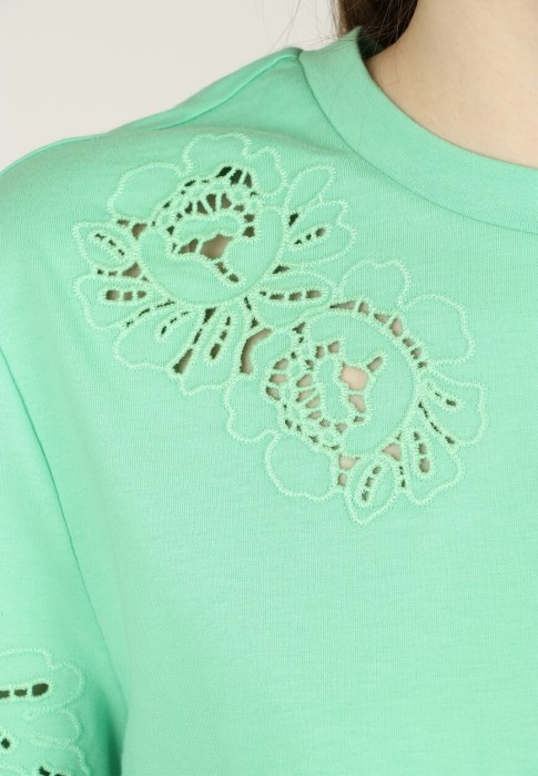 Товар зеленого цвета с внутренней стороны