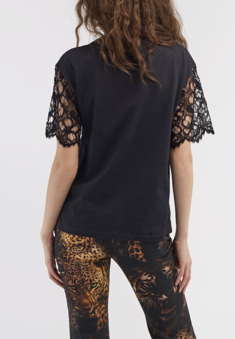 Товар коричневого цвета с внутренней стороны