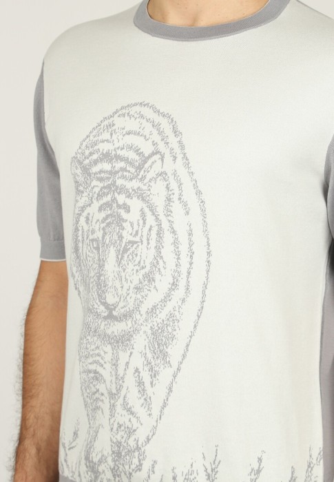 Товар серого цвета с внутренней стороны