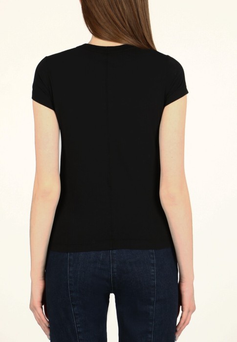 Товар черного цвета с внутренней стороны