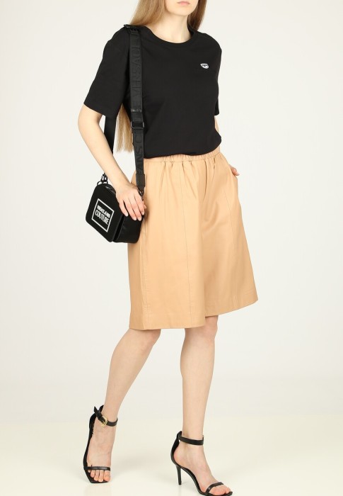 футболка  от бренда chiara ferragni вид слева