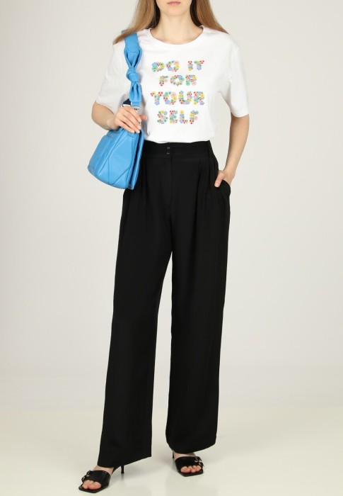 футболка  от бренда chiara ferragni вид слева