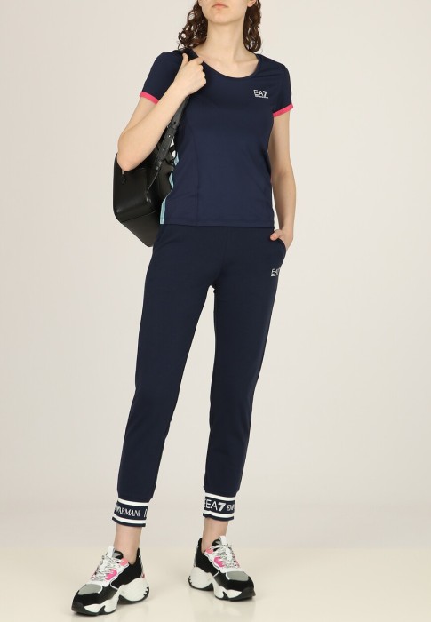 футболка  от бренда ea7 вид слева