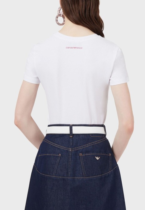 Товар белого цвета с внутренней стороны