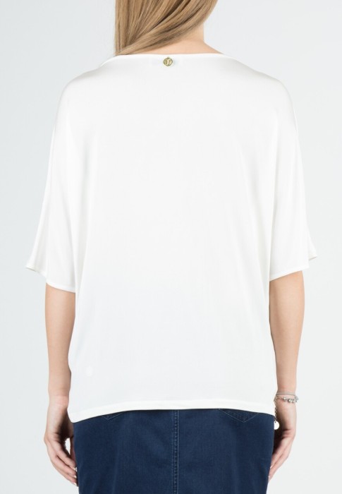 Товар белого цвета с внутренней стороны