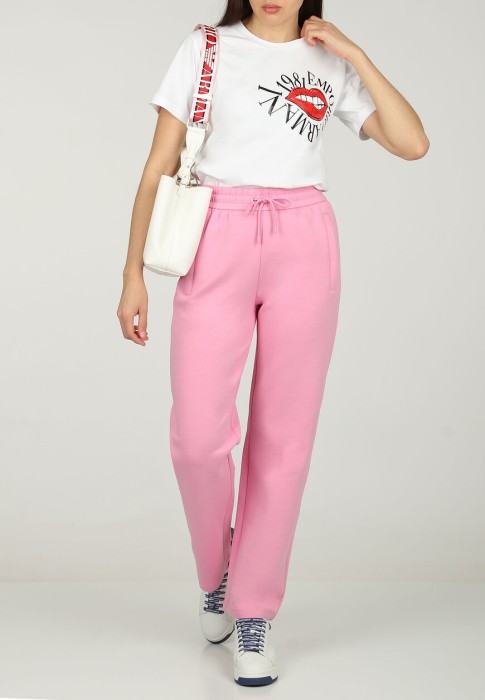 Товар белого цвета с внутренней стороны