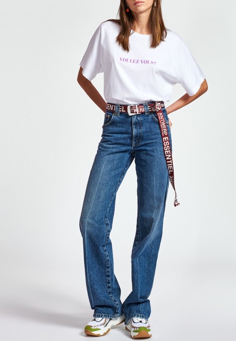 футболка  от известного бренда вид слева