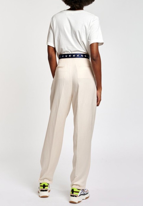 футболка  - качественный продукт вид сбоку