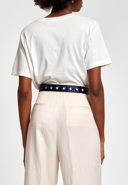 Товар белого цвета с внутренней стороны