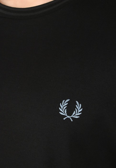 Товар черного цвета с внутренней стороны