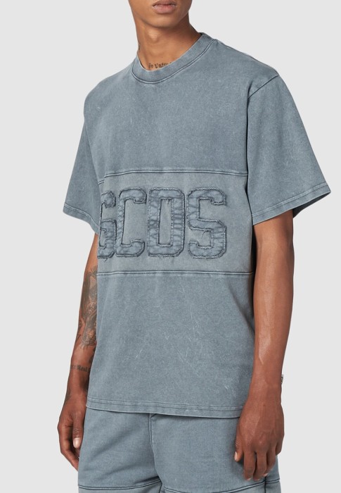 футболка  по цене 32130 руб вид справа