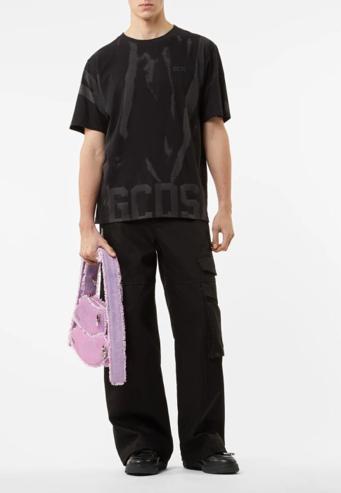 футболка  от бренда gcds вид слева