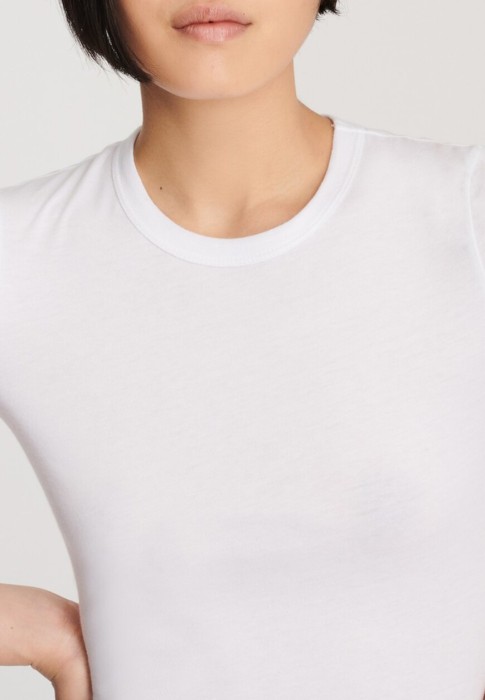 Товар белого цвета с внутренней стороны