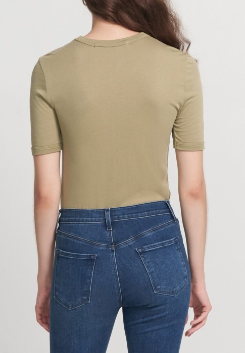 футболка  - качественный продукт вид сбоку