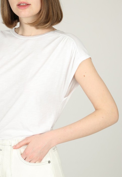 Товар белого цвета с внутренней стороны