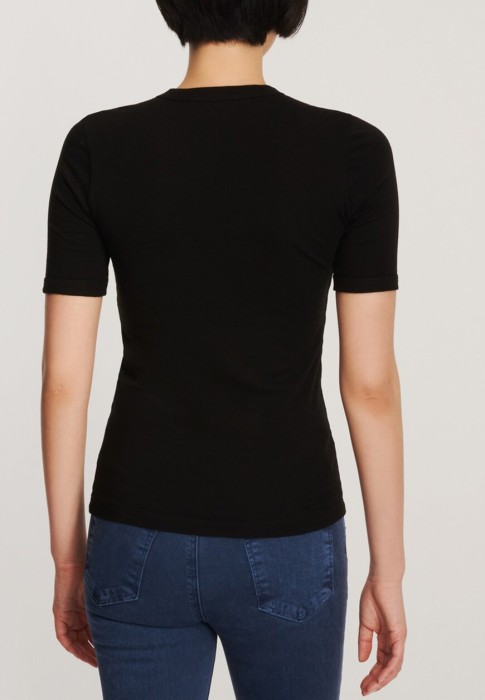 футболка  - качественный продукт вид сбоку