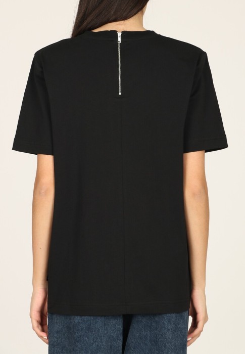 Товар черного цвета с внутренней стороны