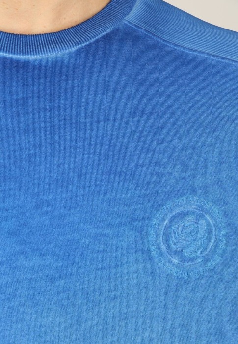 Товар синего цвета с внутренней стороны