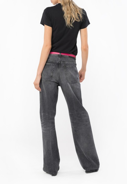 Товар черного цвета с внутренней стороны