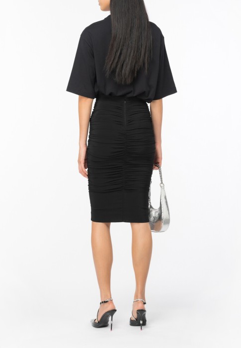 Товар черного цвета с внутренней стороны