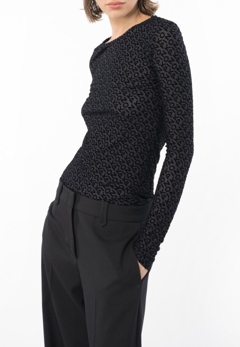 Товар черного цвета с внутренней стороны