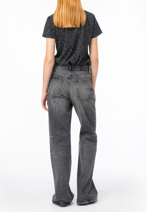 Товар черного цвета с внутренней стороны