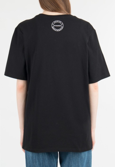 Товар черного цвета с внутренней стороны