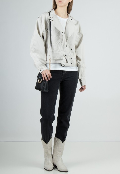 Товар белого цвета с внутренней стороны