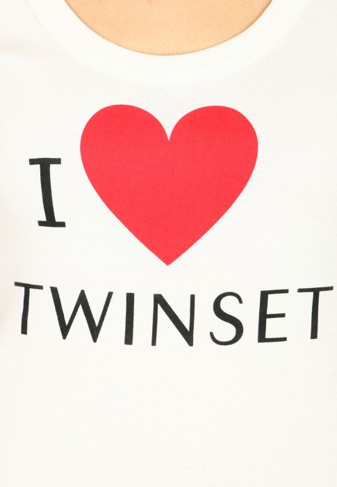 Товар белого цвета с внутренней стороны