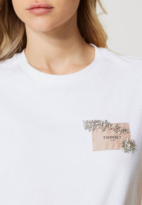 Товар белого цвета с внутренней стороны