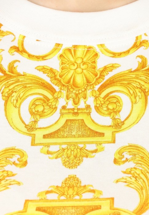 Товар белого цвета с внутренней стороны