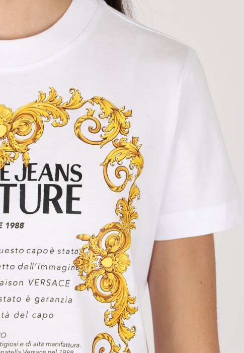 Товар белого цвета с внутренней стороны