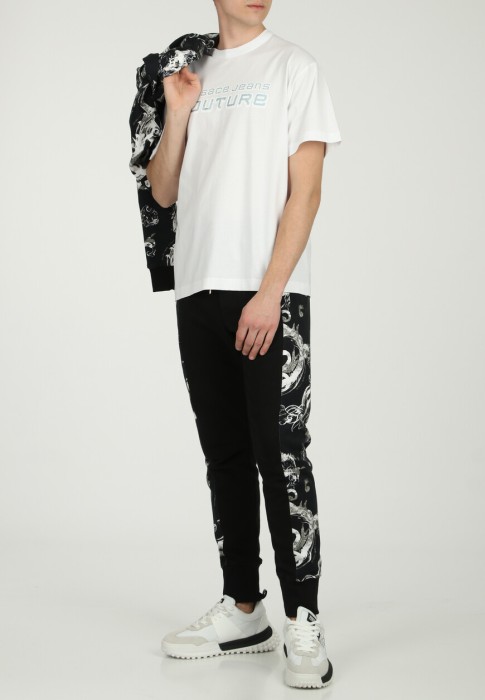 футболка  от бренда versace jeans couture вид слева