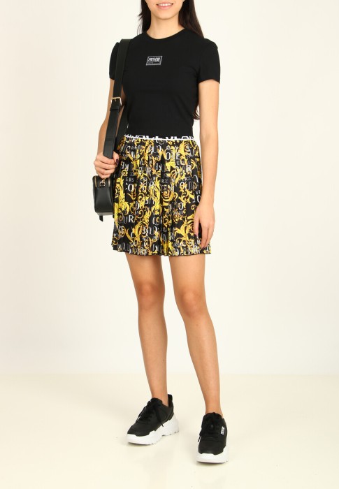 футболка  от бренда versace jeans couture вид слева