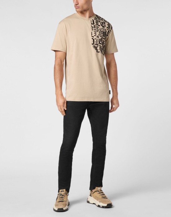 Товар бежевого цвета с внутренней стороны