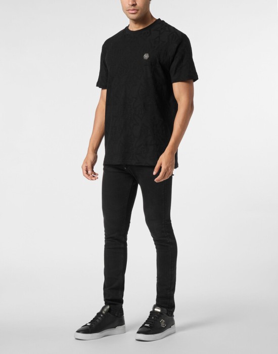 Товар черного цвета с внутренней стороны