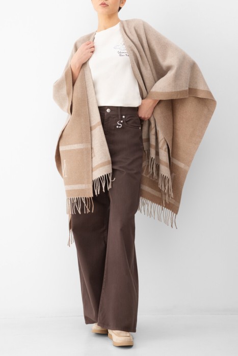 Товар белого цвета с внутренней стороны