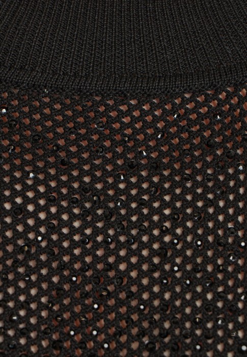 Товар черного цвета с внутренней стороны