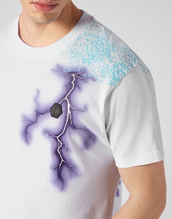 футболка  из америки вид сбоку