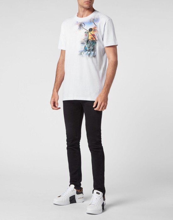 Товар белого цвета с внутренней стороны