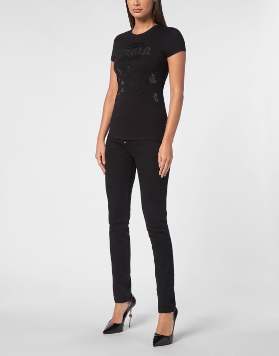 Товар черного цвета с внутренней стороны