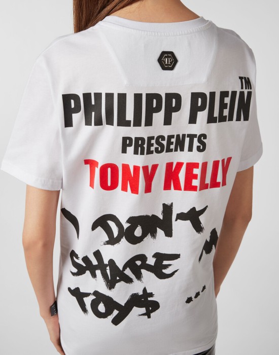 футболка  классического стиля с лицевой стороны