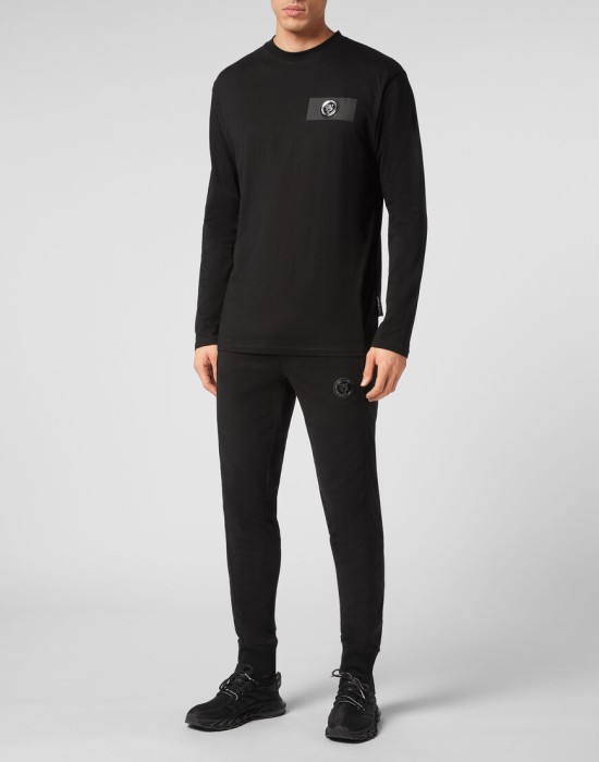 Товар черного цвета с внутренней стороны