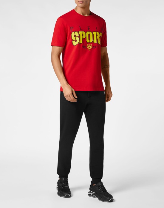 Товар красного цвета с внутренней стороны