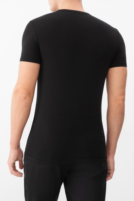 футболка  по цене 18000 руб вид справа