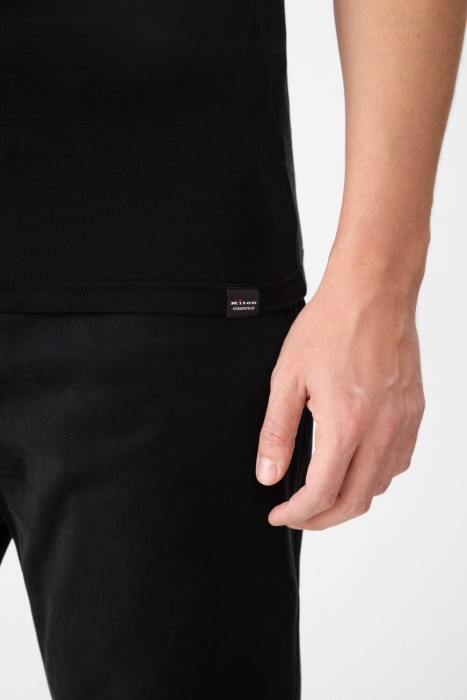 Товар черного цвета с внутренней стороны