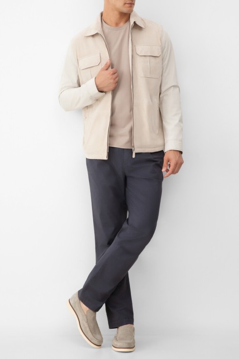 Товар бежевого цвета с внутренней стороны